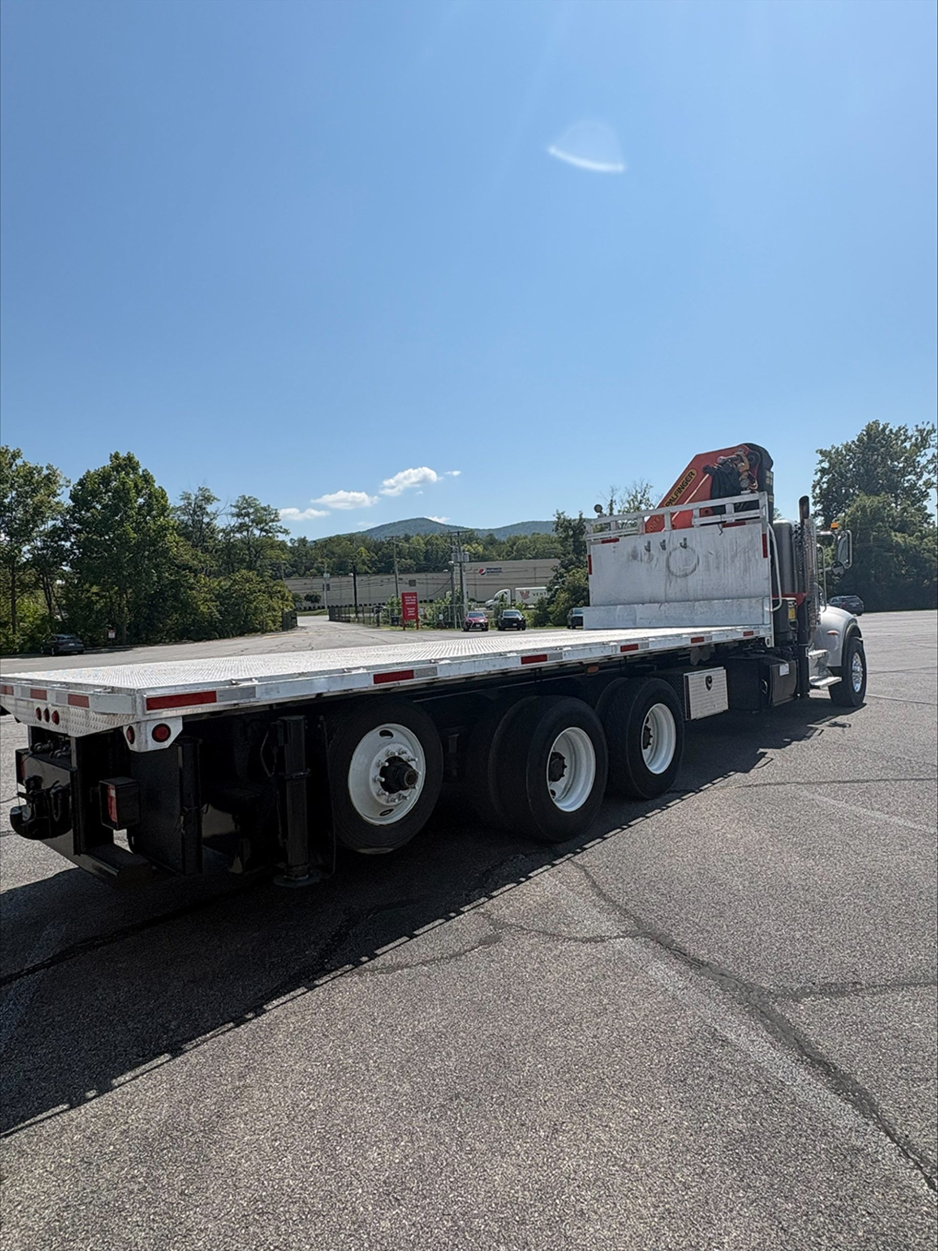 2016 Peterbilt 348 2016 Peterbilt 348 - image 3 of 6