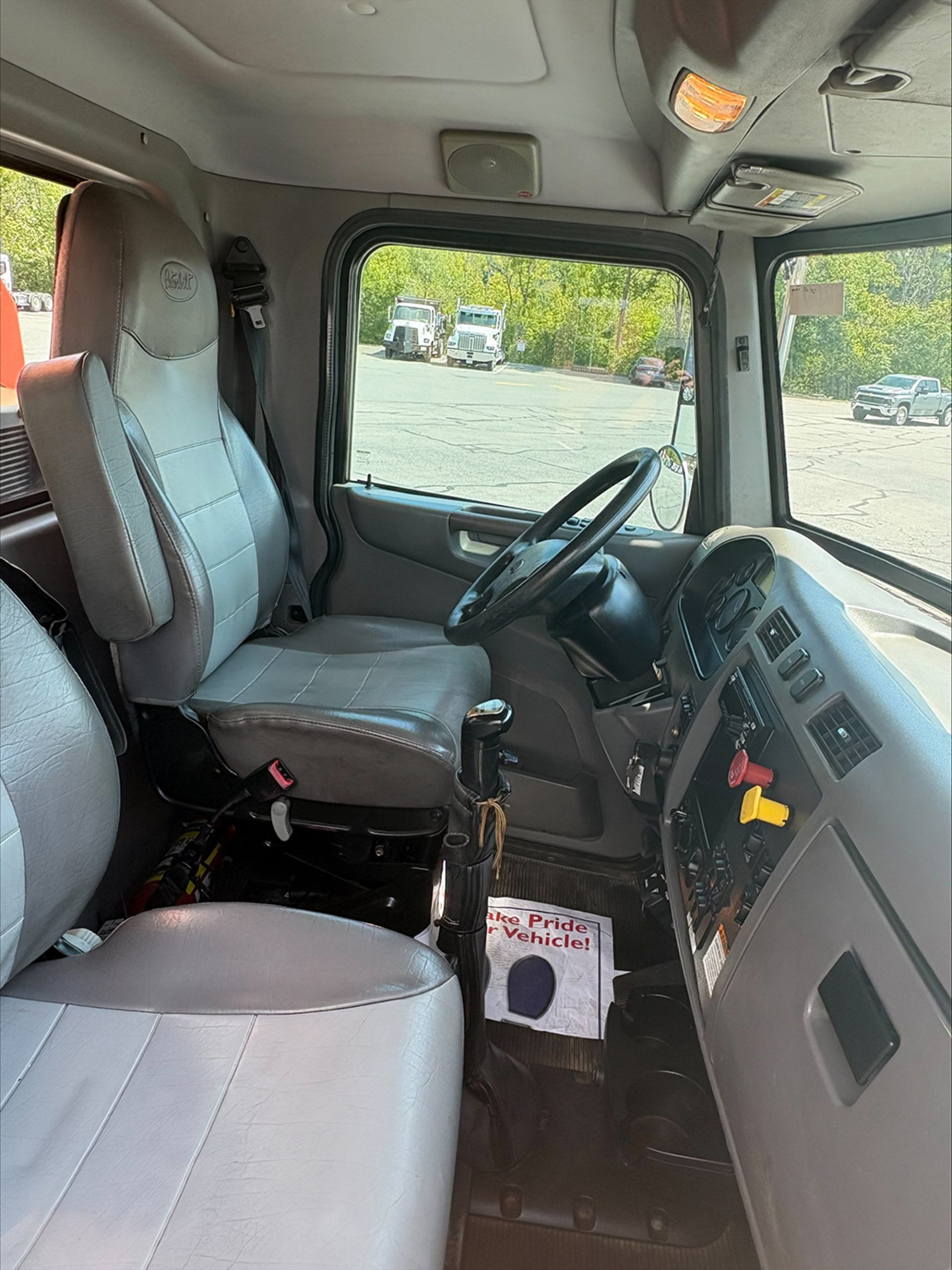 2016 Peterbilt 348 2016 Peterbilt 348 - image 6 of 6