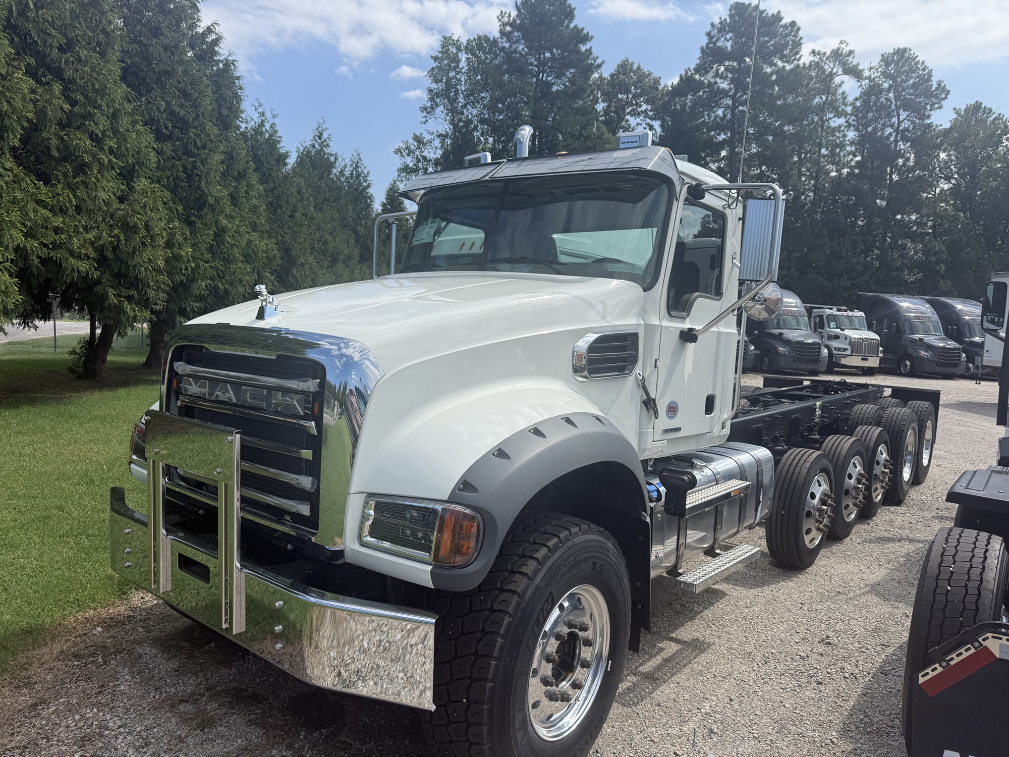 2026 Mack Granite 64FR 2026 Mack Granite 64FR - image 1 of 3