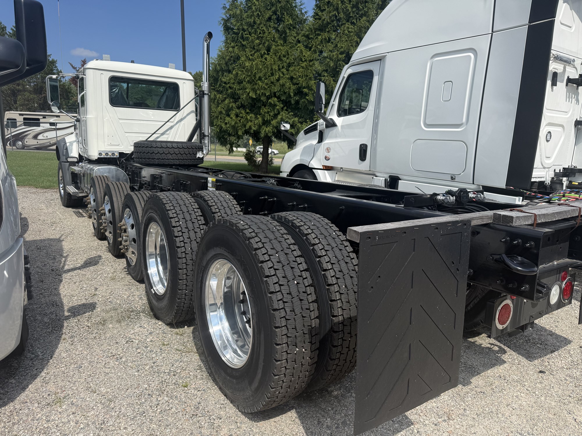 2026 Mack Granite 64FR 2026 Mack Granite 64FR - image 3 of 3