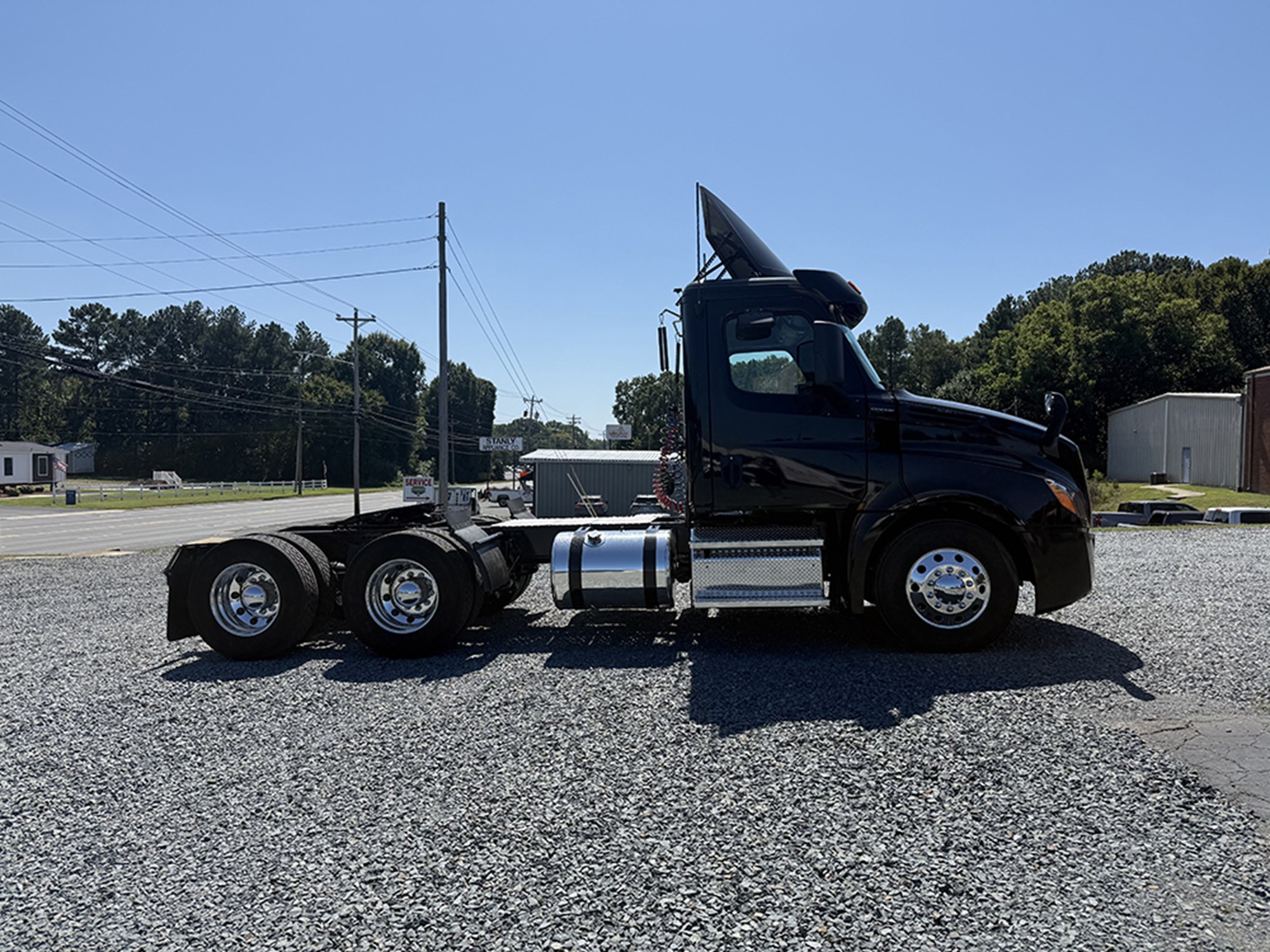 2020 Freightliner Cascadia 126 2020 Freightliner Cascadia 126 - image 3 of 6
