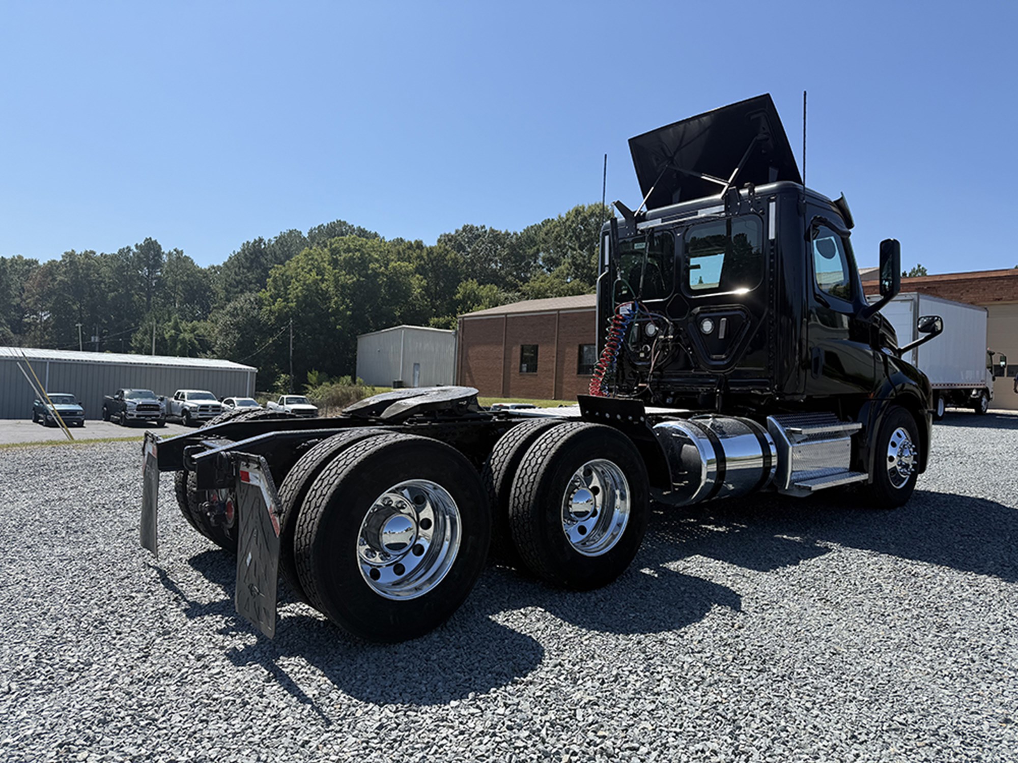 2020 Freightliner Cascadia 126 2020 Freightliner Cascadia 126 - image 4 of 6
