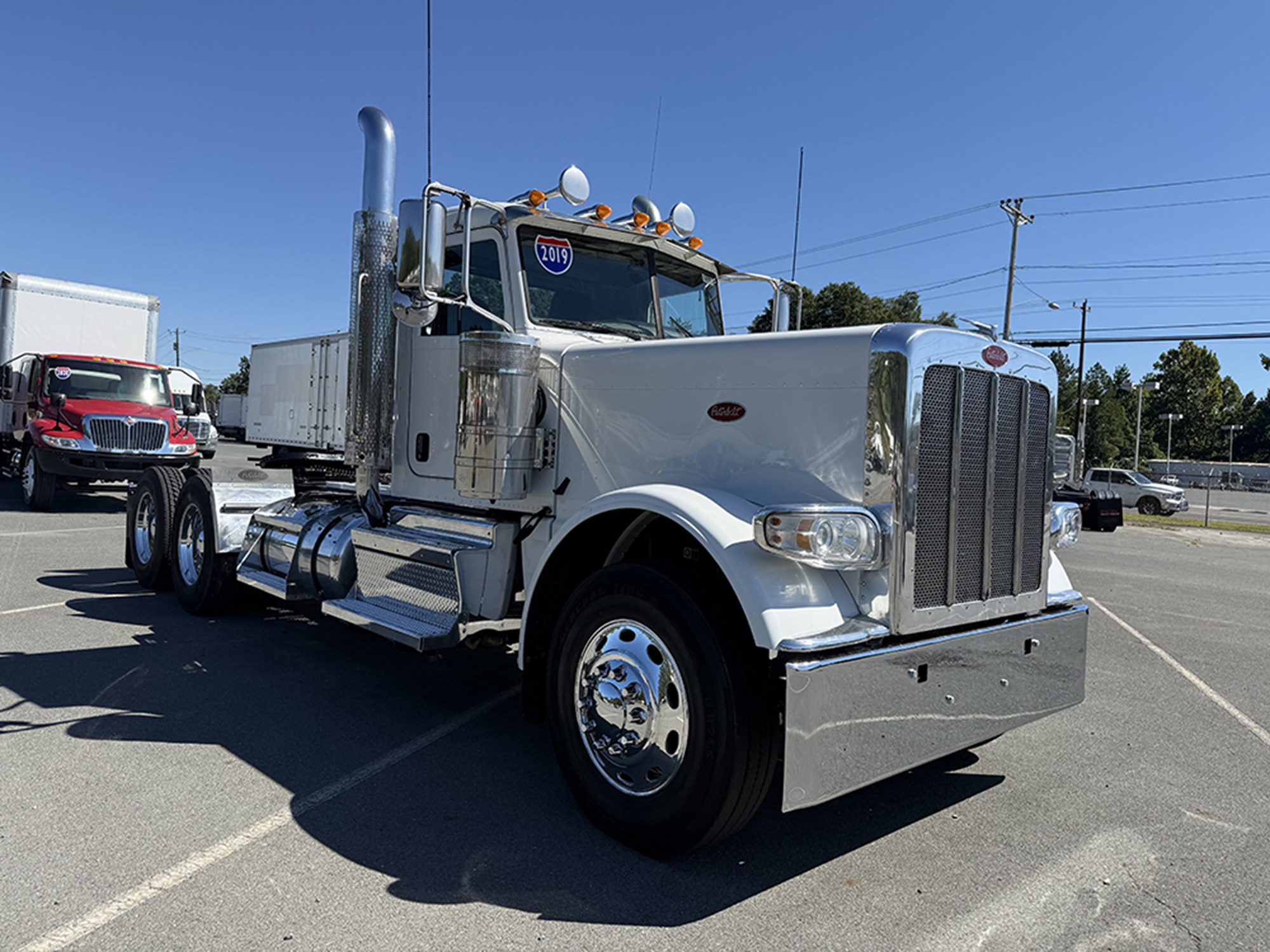 2019 Peterbilt 389 2019 Peterbilt 389 - image 2 of 6