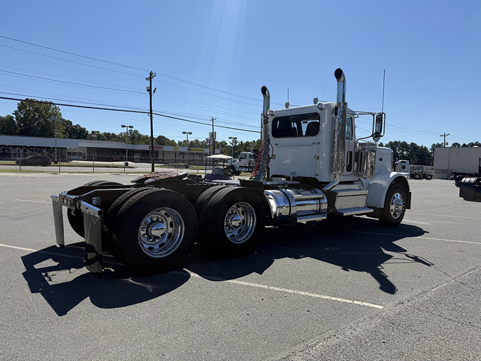 2019 Peterbilt 389 2019 Peterbilt 389 - image 4 of 6