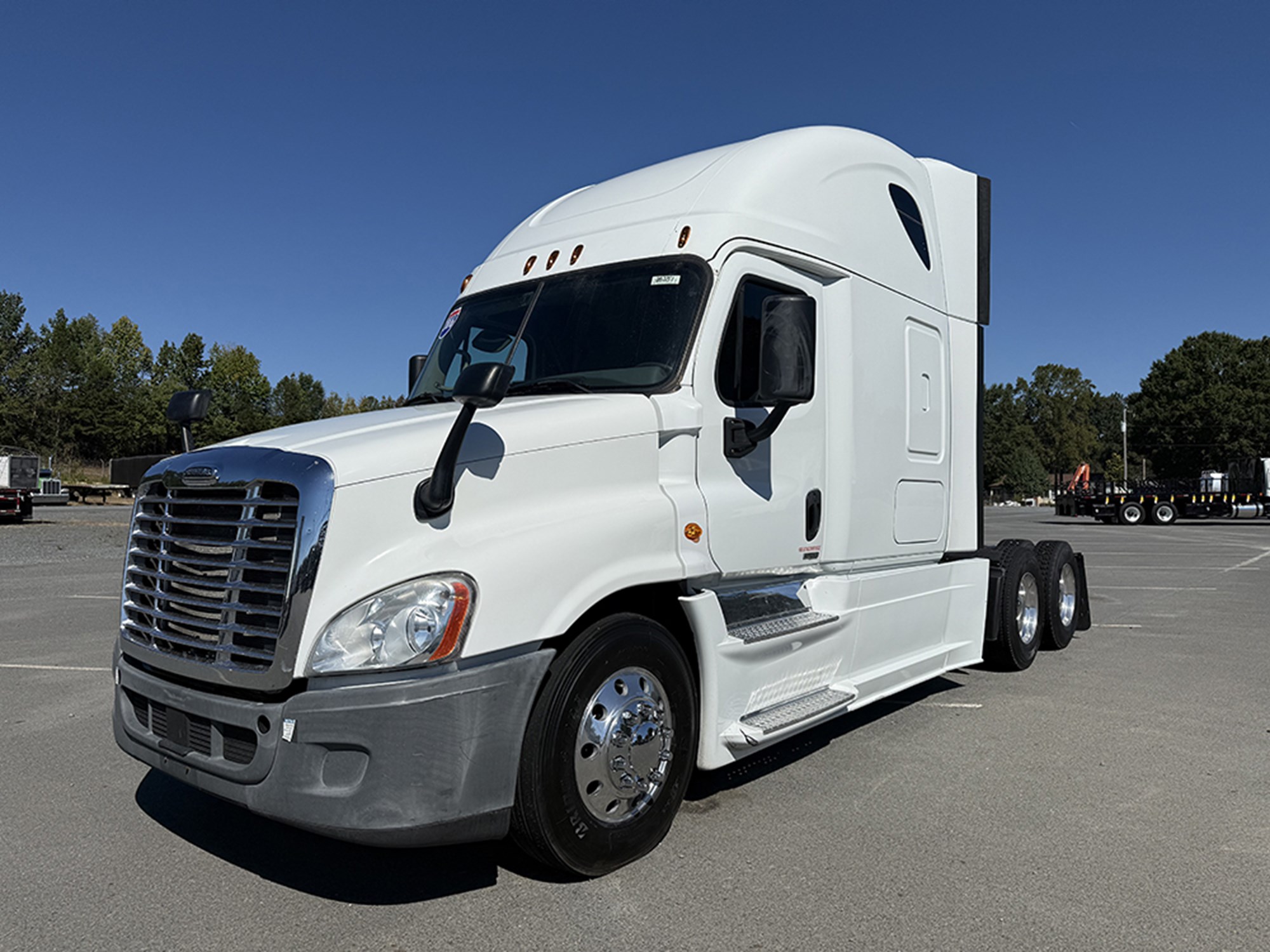 2016 Freightliner Cascadia 125 2016 Freightliner Cascadia 125 - image 1 of 6