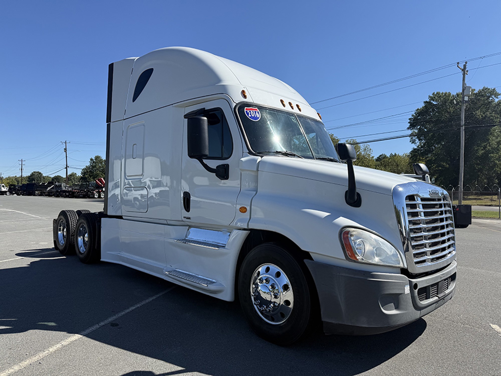2016 Freightliner Cascadia 125 2016 Freightliner Cascadia 125 - image 2 of 6