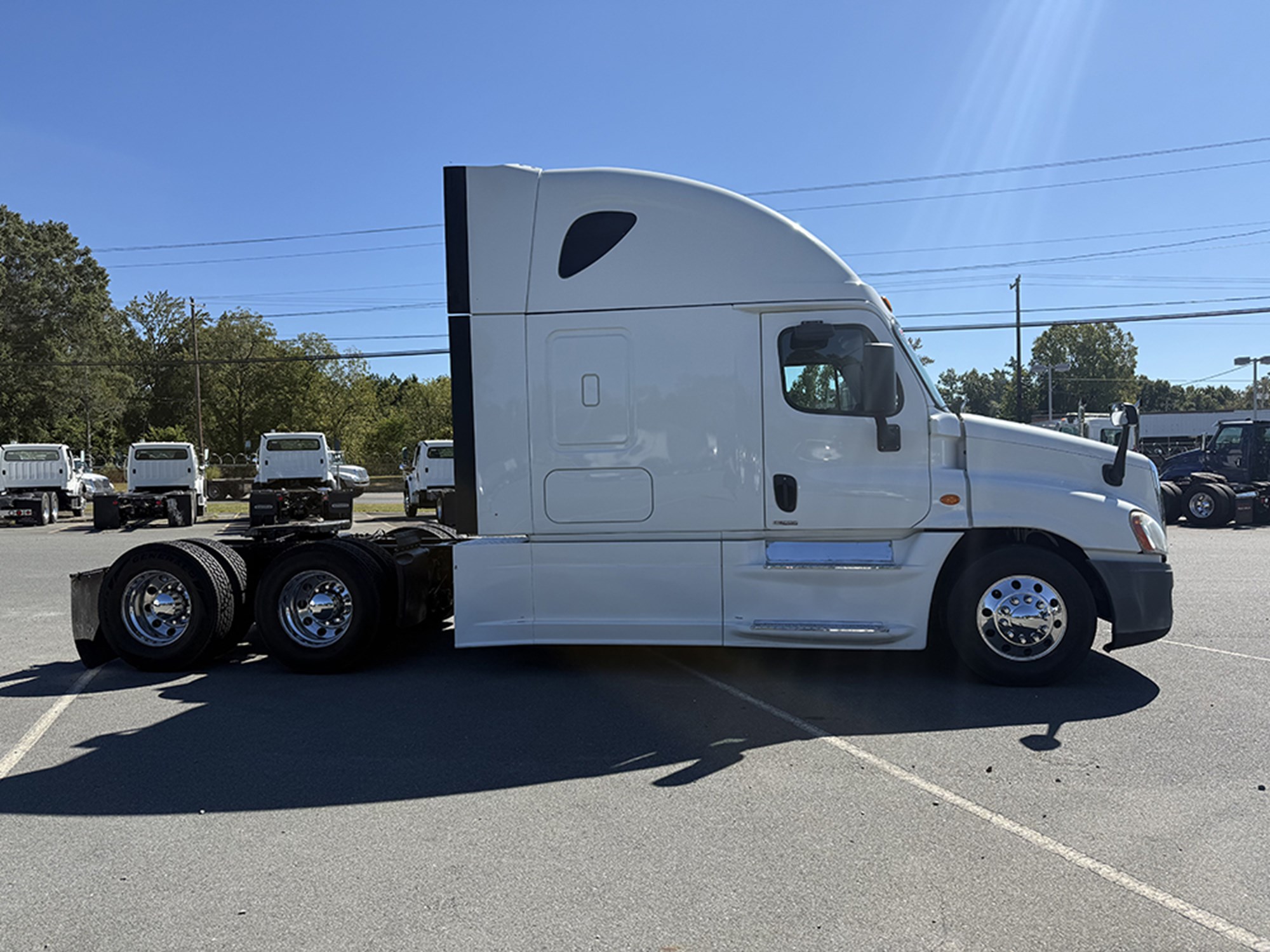2016 Freightliner Cascadia 125 2016 Freightliner Cascadia 125 - image 3 of 6