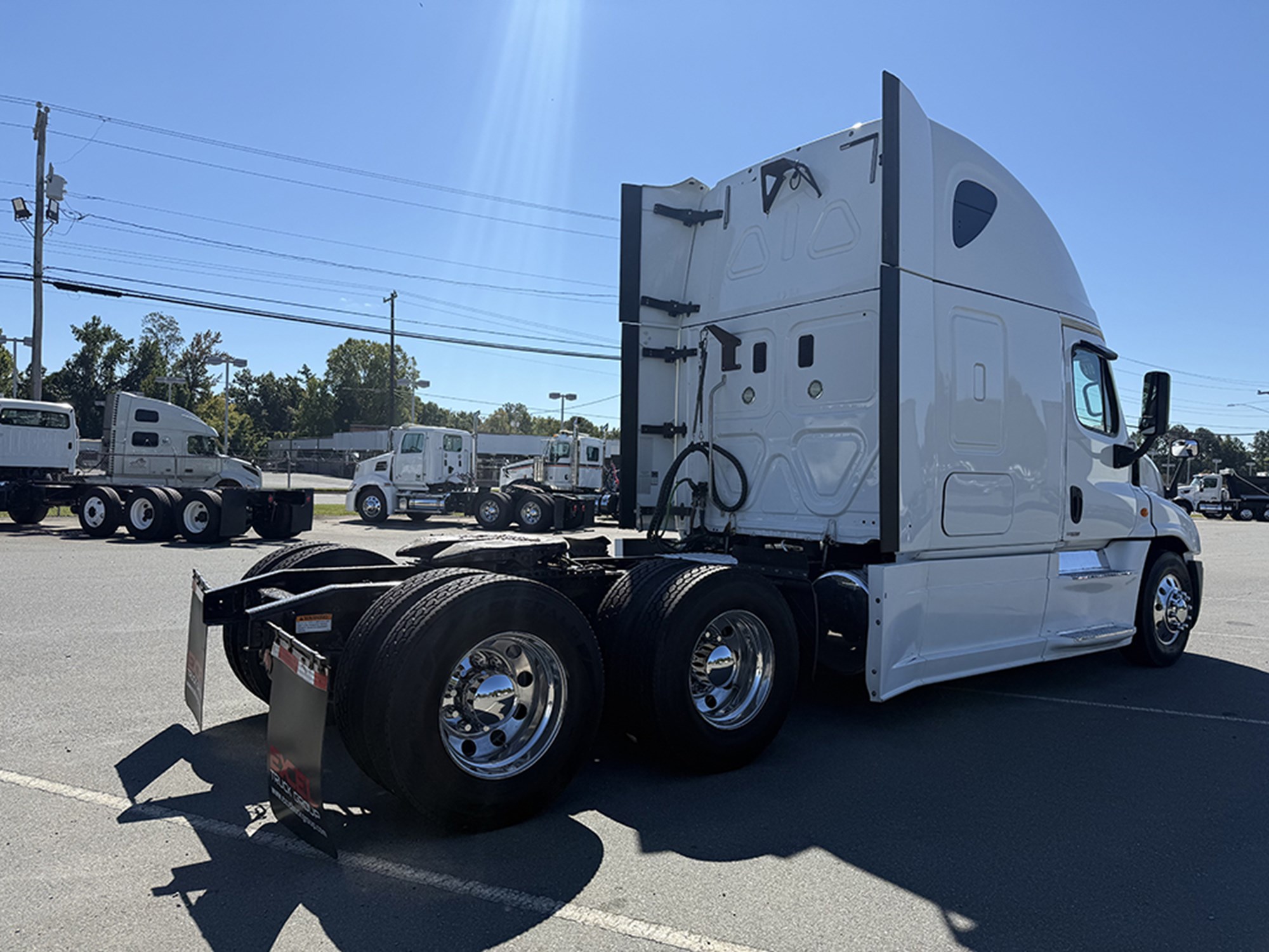 2016 Freightliner Cascadia 125 2016 Freightliner Cascadia 125 - image 4 of 6