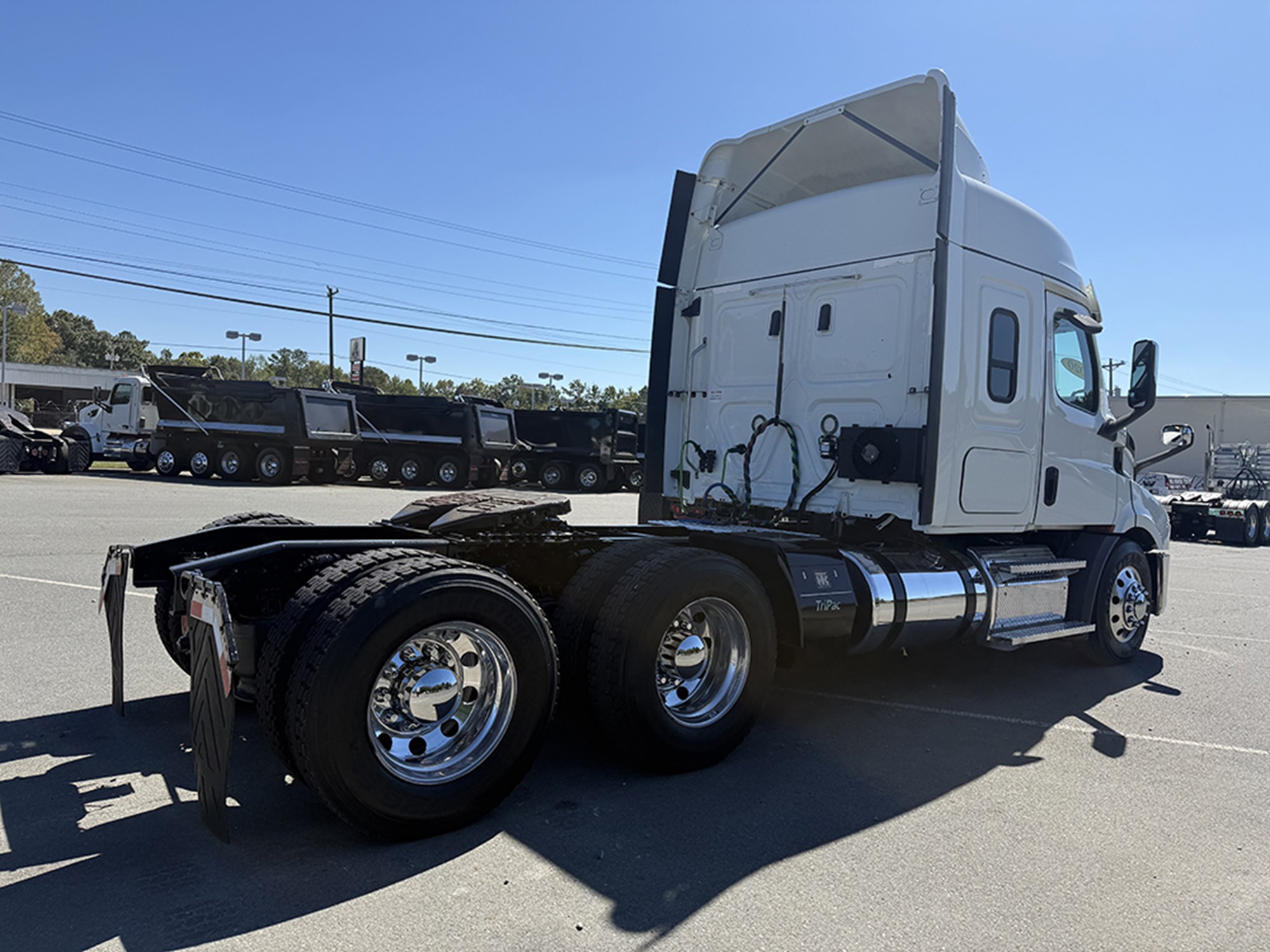 2020 Freightliner Cascadia 116 2020 Freightliner Cascadia 116 - image 4 of 6