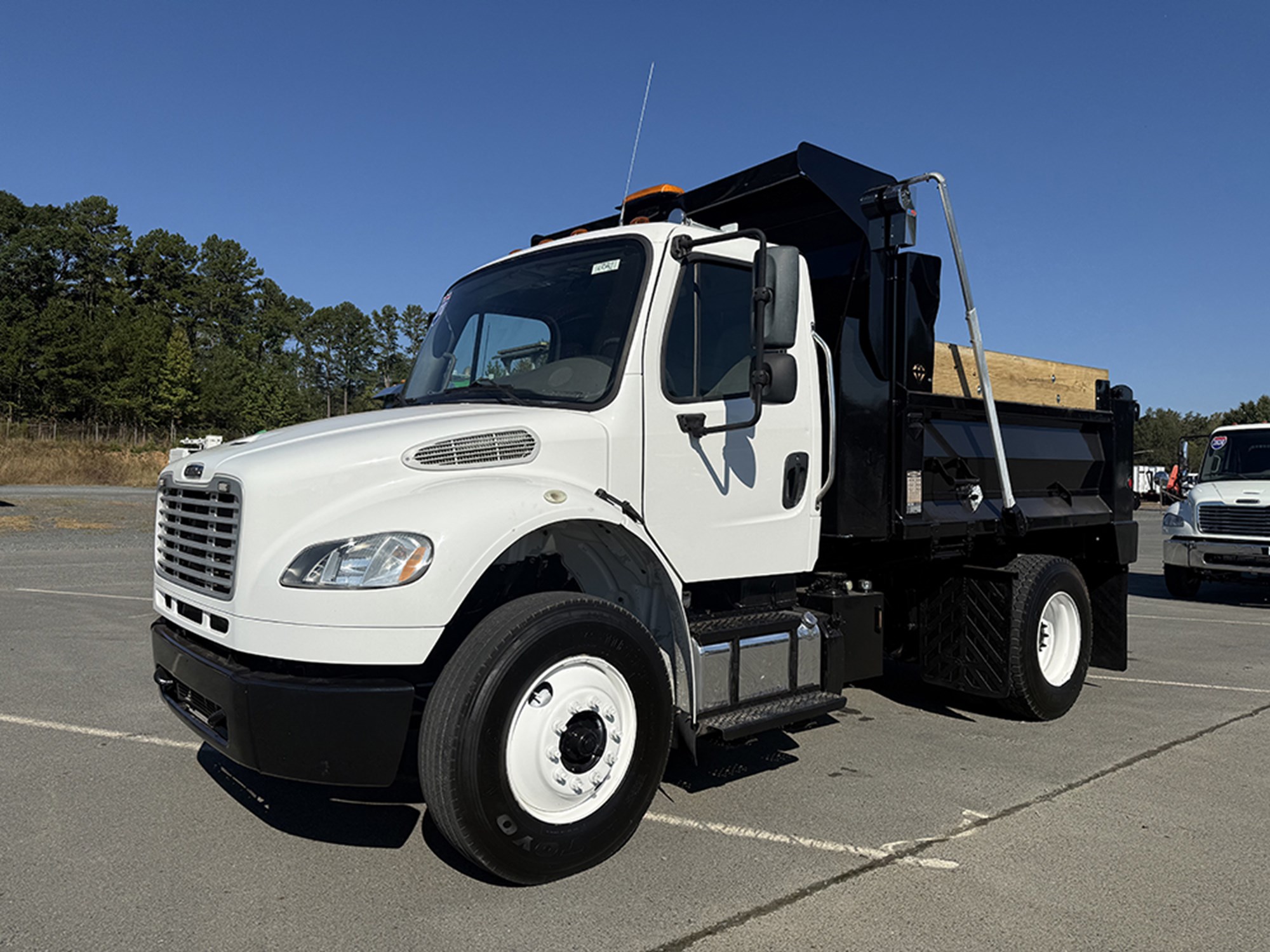 2018 Freightliner M2 2018 Freightliner M2 - image 1 of 6