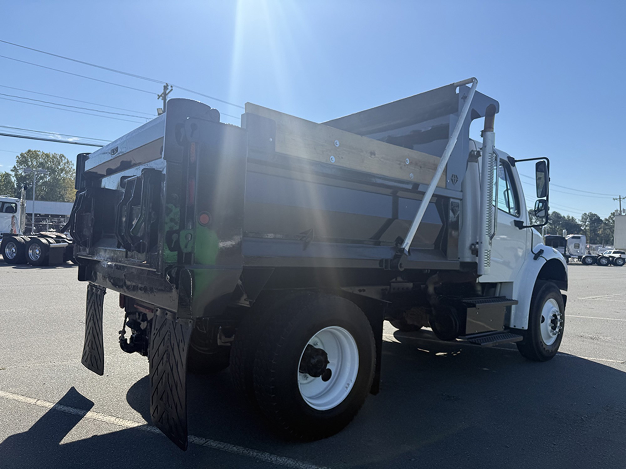 2018 Freightliner M2 2018 Freightliner M2 - image 4 of 6